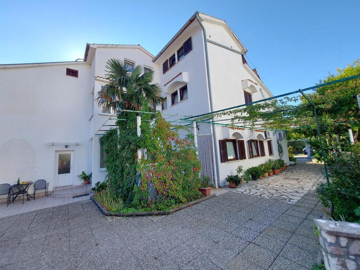 Apartments Fam Tomasic Baska  Exterior photo