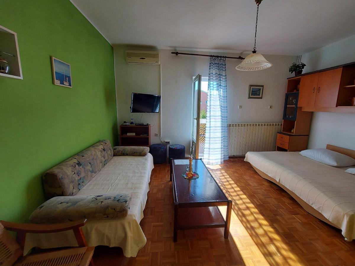 Apartments Fam Tomasic Baska  Exterior photo